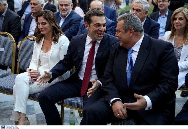 Ποιές γραβάτες απέρριψε ο Τσίπρας για να φορέσει του Ζάεφ; (Εικόνες-Βίντεο)